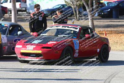 media/Nov-17-2024-CalClub SCCA (Sun) [[5252d9c58e]]/Around the Pits/